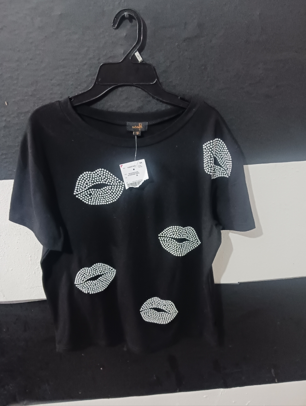 NEW Women White Kiss Embroidery Black Top